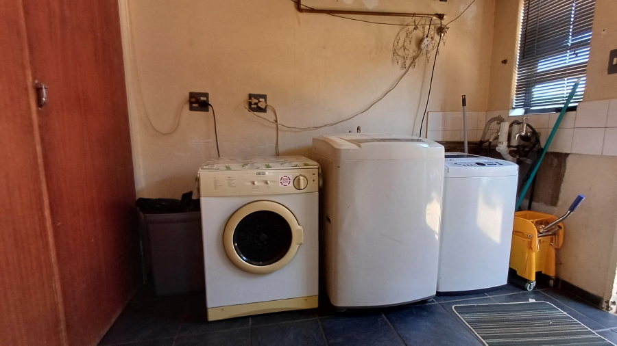 5 Bedroom Property for Sale in Dorandia Gauteng