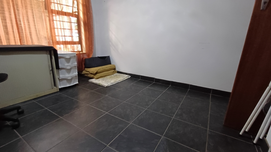 5 Bedroom Property for Sale in Dorandia Gauteng