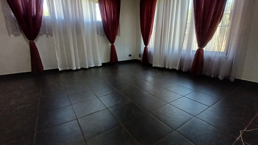 5 Bedroom Property for Sale in Dorandia Gauteng