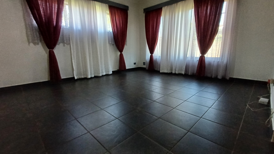 5 Bedroom Property for Sale in Dorandia Gauteng