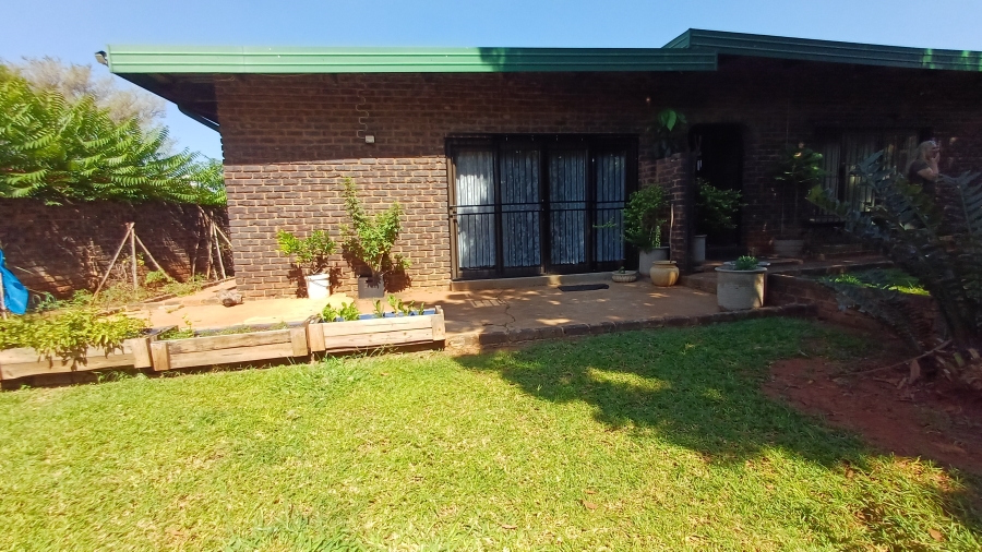 5 Bedroom Property for Sale in Dorandia Gauteng
