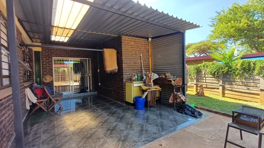5 Bedroom Property for Sale in Dorandia Gauteng