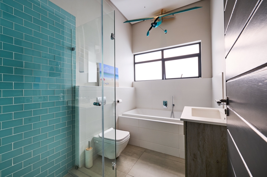 4 Bedroom Property for Sale in Waterfall Country Village Gauteng