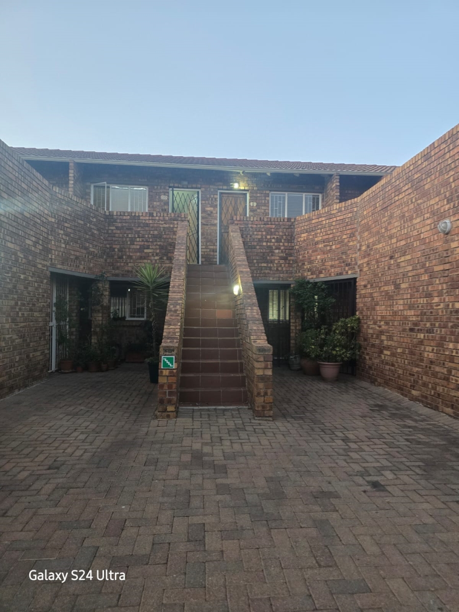 2 Bedroom Property for Sale in Bardene Gauteng