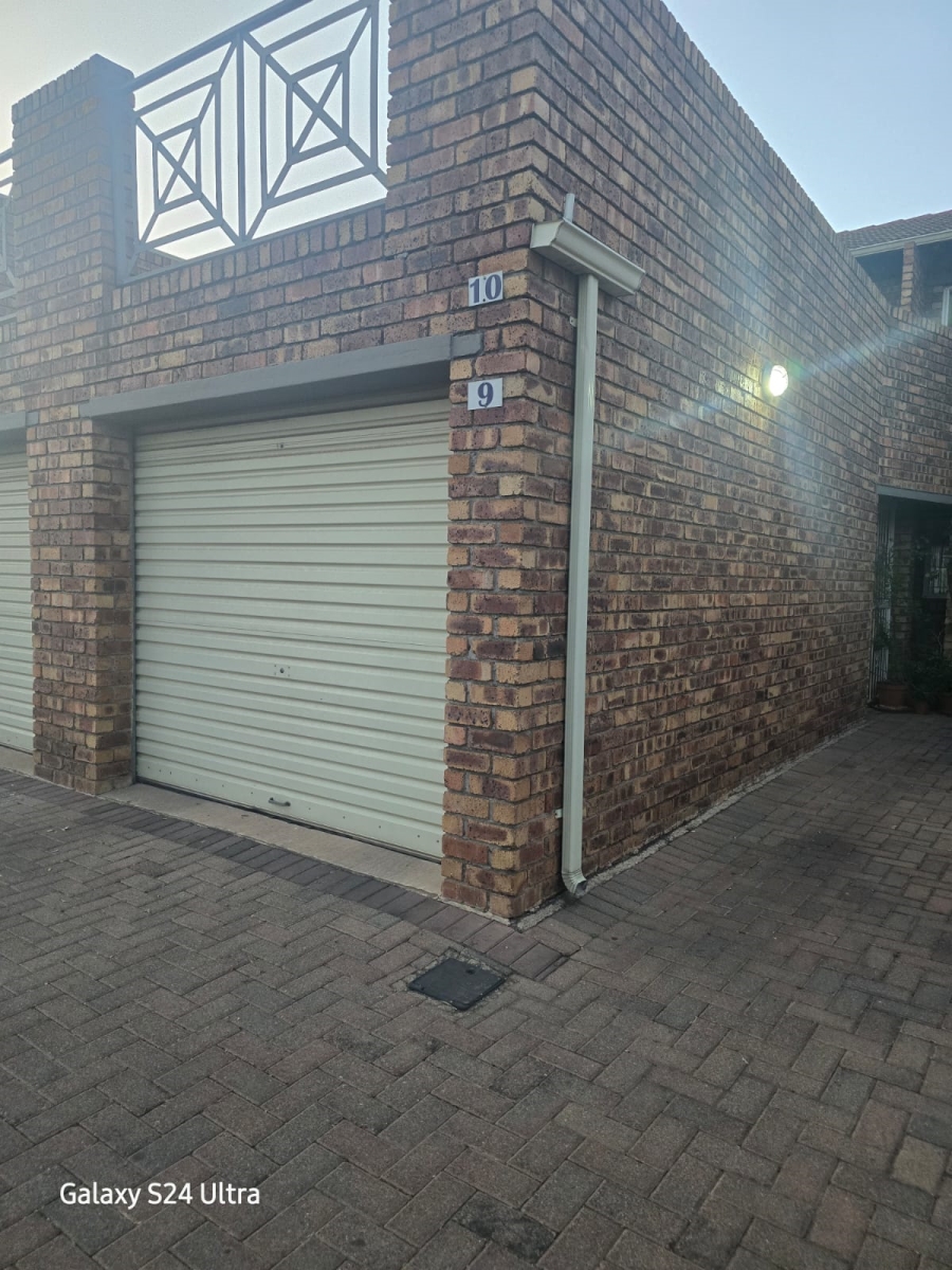 2 Bedroom Property for Sale in Bardene Gauteng