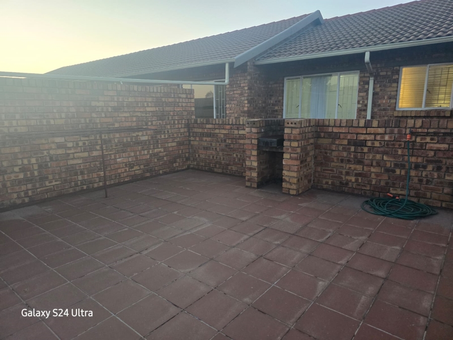 2 Bedroom Property for Sale in Bardene Gauteng