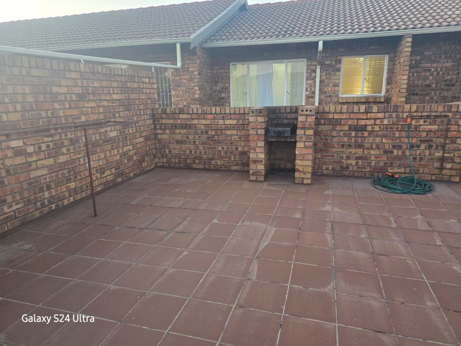 2 Bedroom Property for Sale in Bardene Gauteng