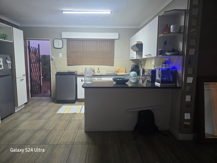 2 Bedroom Property for Sale in Bardene Gauteng