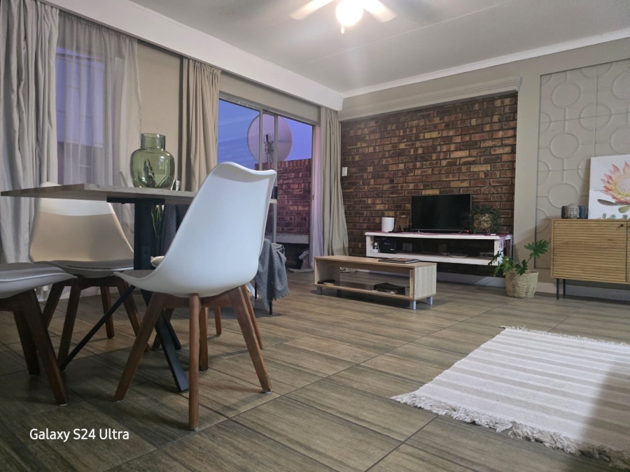 2 Bedroom Property for Sale in Bardene Gauteng