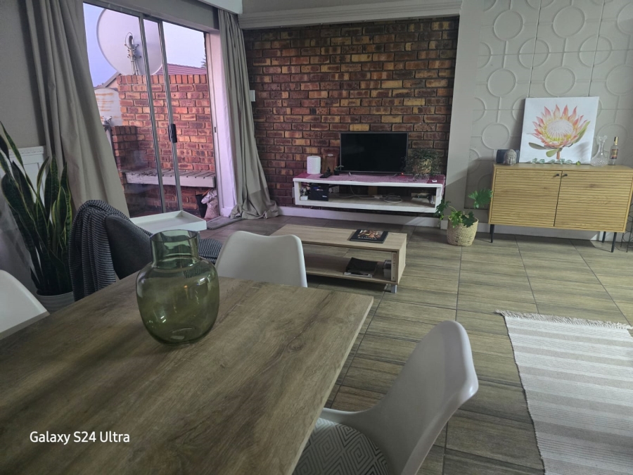 2 Bedroom Property for Sale in Bardene Gauteng