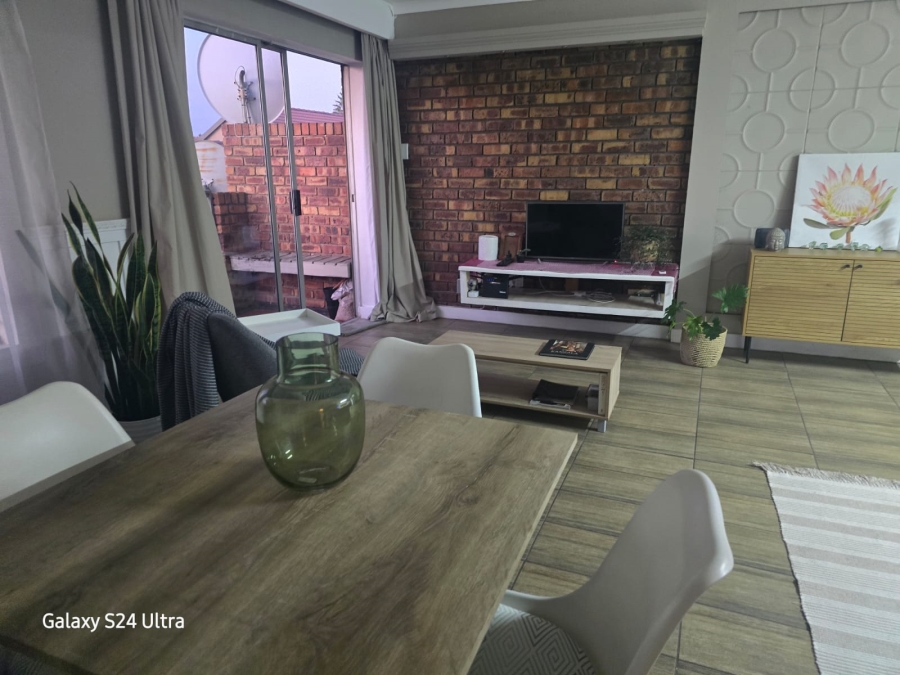 2 Bedroom Property for Sale in Bardene Gauteng