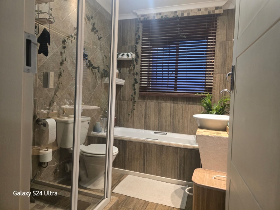 2 Bedroom Property for Sale in Bardene Gauteng