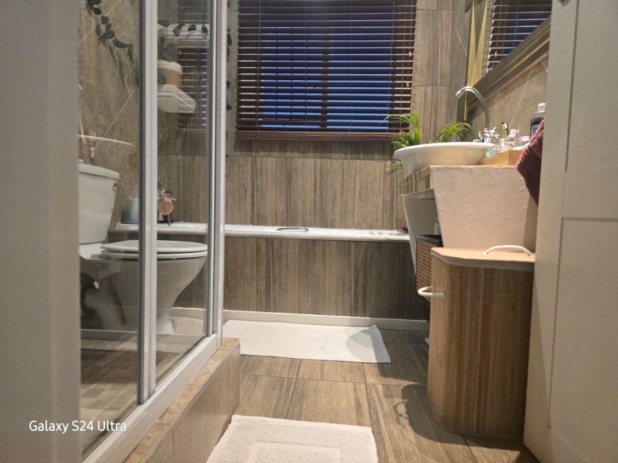 2 Bedroom Property for Sale in Bardene Gauteng