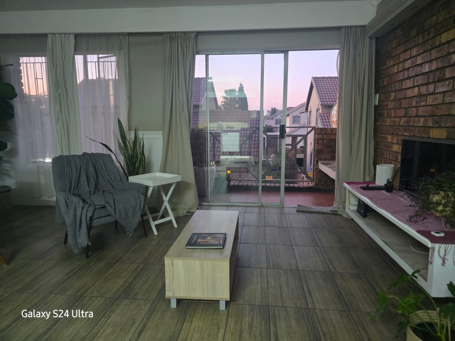 2 Bedroom Property for Sale in Bardene Gauteng