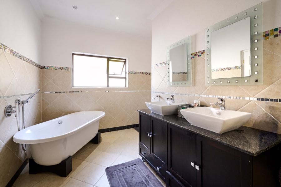 4 Bedroom Property for Sale in Carlswald North Estate Gauteng