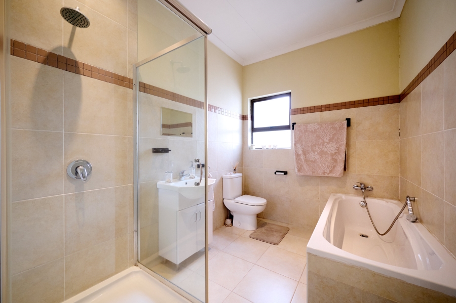 4 Bedroom Property for Sale in Carlswald North Estate Gauteng