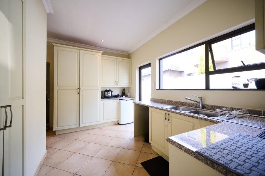 4 Bedroom Property for Sale in Carlswald North Estate Gauteng