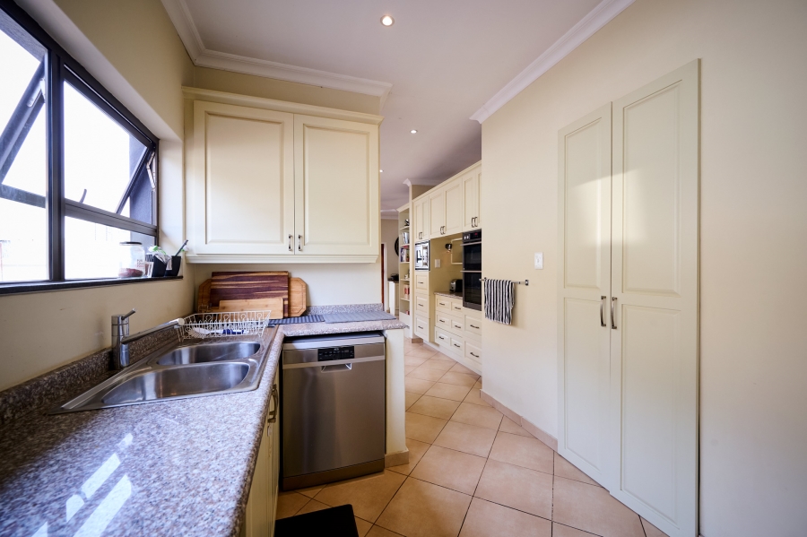 4 Bedroom Property for Sale in Carlswald North Estate Gauteng