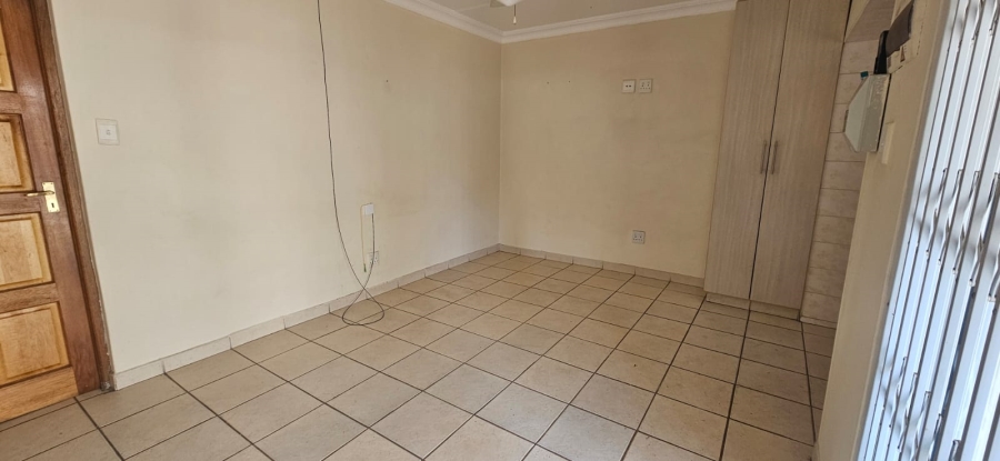 To Let 1 Bedroom Property for Rent in Lambton Gauteng
