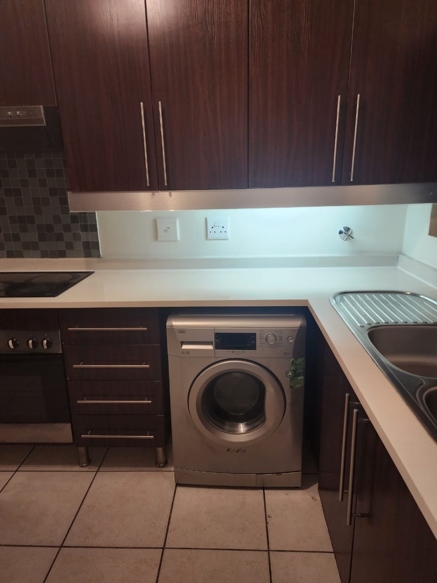To Let 2 Bedroom Property for Rent in Greenstone Hill Gauteng
