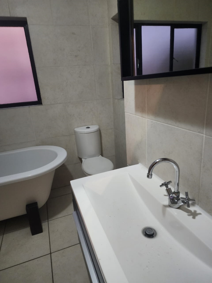 To Let 2 Bedroom Property for Rent in Greenstone Hill Gauteng