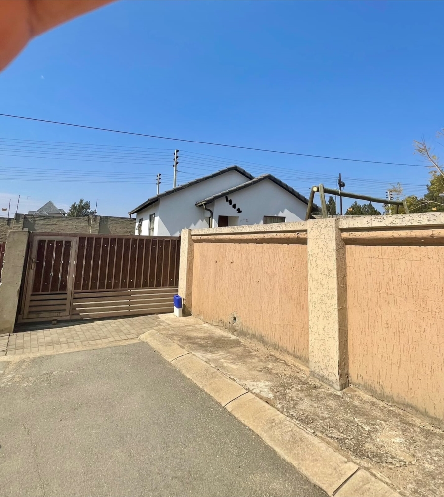 To Let 2 Bedroom Property for Rent in Kya Sands Gauteng