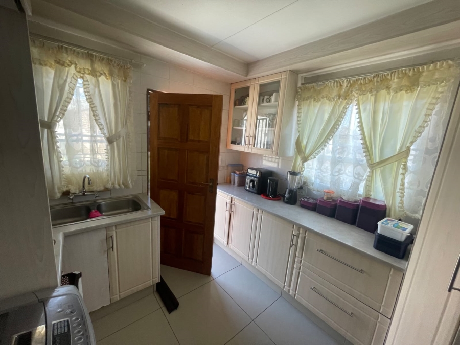 To Let 2 Bedroom Property for Rent in Kya Sands Gauteng