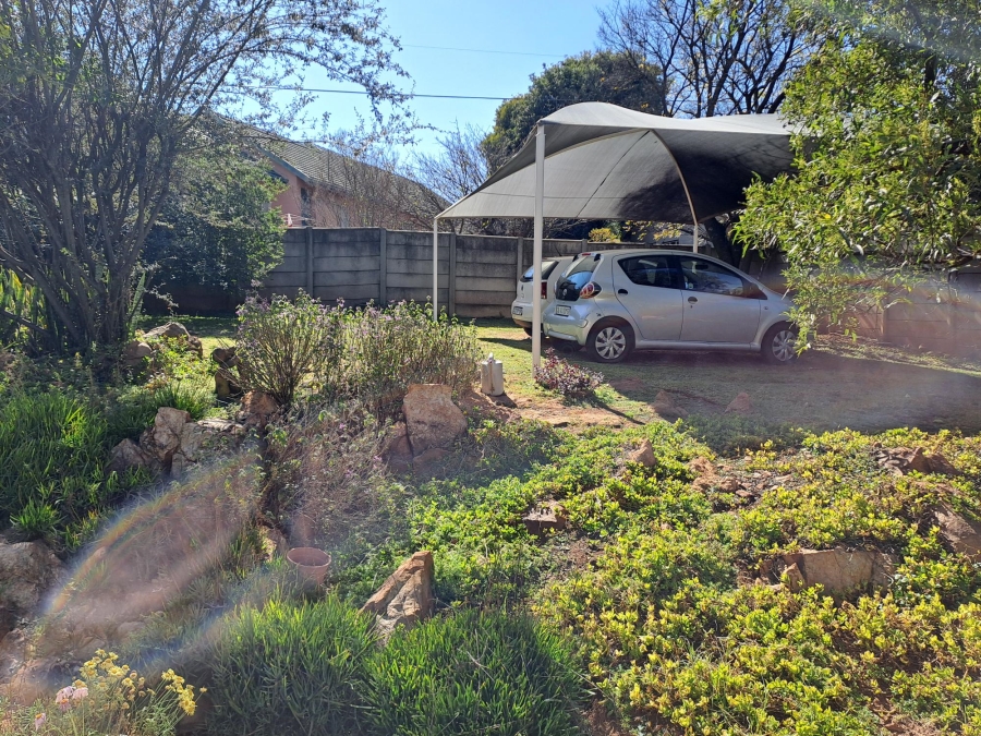 5 Bedroom Property for Sale in Breaunanda Gauteng