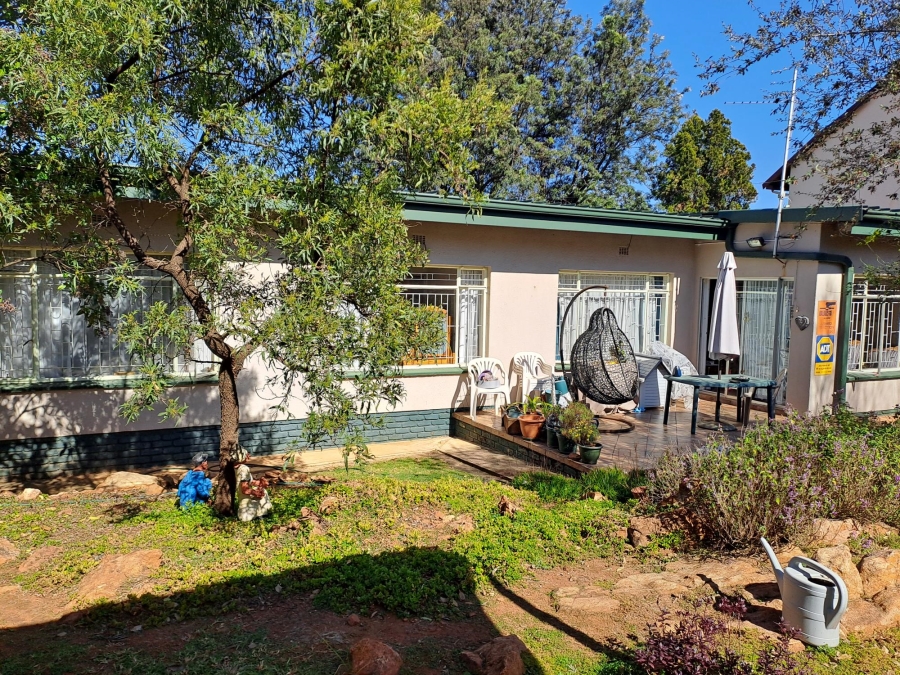 5 Bedroom Property for Sale in Breaunanda Gauteng
