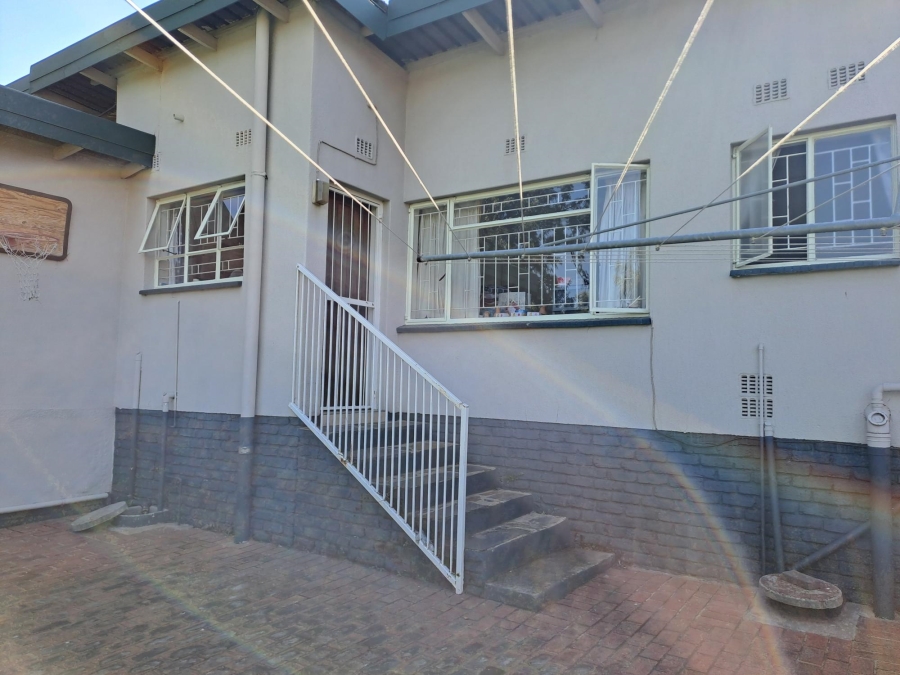 5 Bedroom Property for Sale in Breaunanda Gauteng
