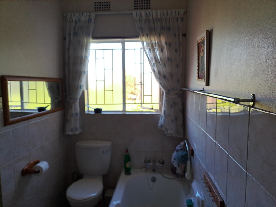 5 Bedroom Property for Sale in Breaunanda Gauteng