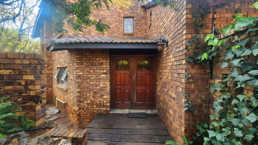 5 Bedroom Property for Sale in Faerie Glen Gauteng