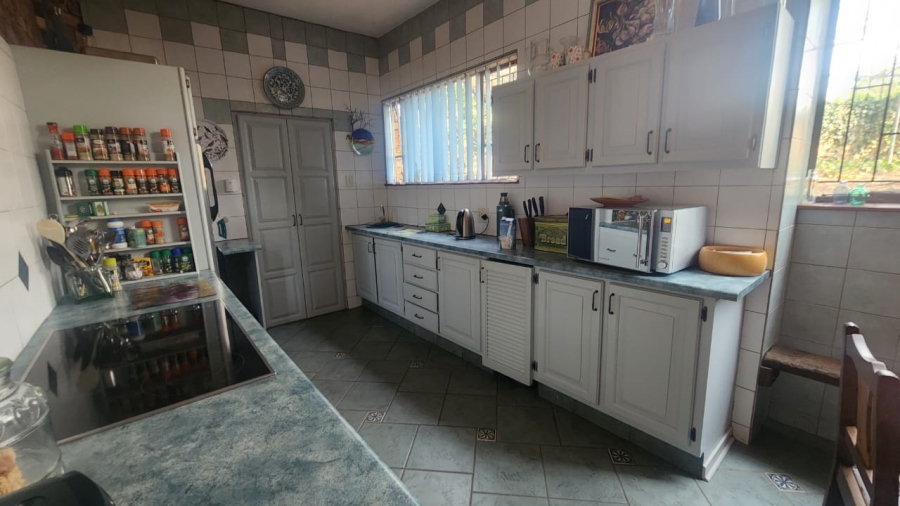 5 Bedroom Property for Sale in Faerie Glen Gauteng