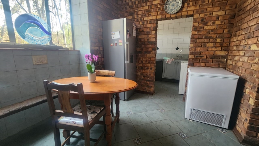 5 Bedroom Property for Sale in Faerie Glen Gauteng