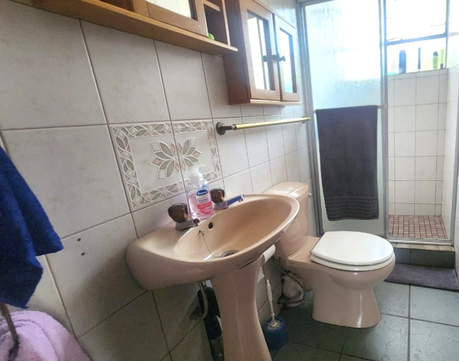 5 Bedroom Property for Sale in Faerie Glen Gauteng