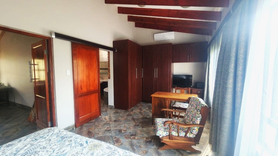 5 Bedroom Property for Sale in Faerie Glen Gauteng