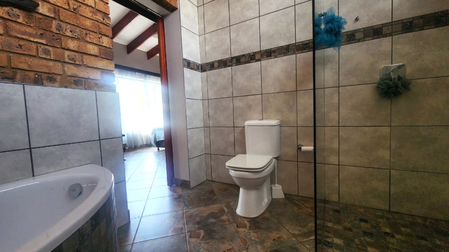 5 Bedroom Property for Sale in Faerie Glen Gauteng
