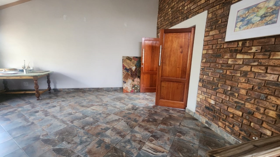 5 Bedroom Property for Sale in Faerie Glen Gauteng