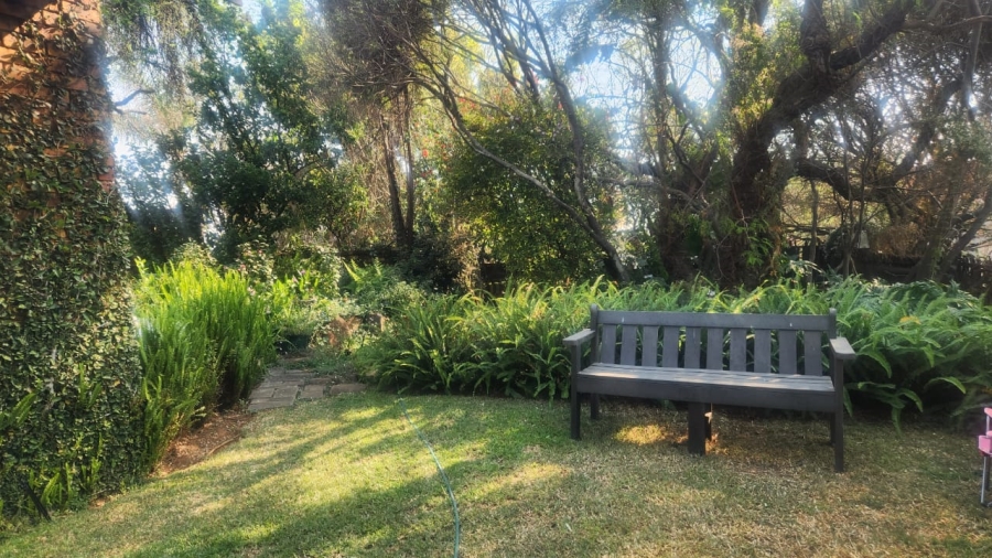 5 Bedroom Property for Sale in Faerie Glen Gauteng