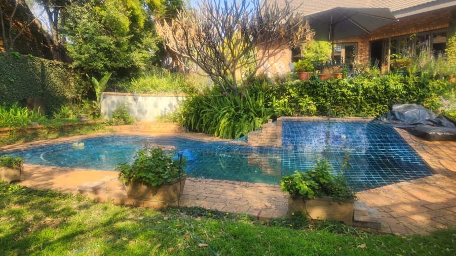 5 Bedroom Property for Sale in Faerie Glen Gauteng