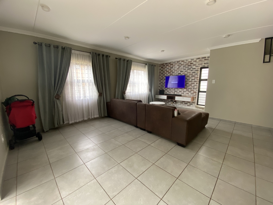 4 Bedroom Property for Sale in Lotus Gardens Gauteng