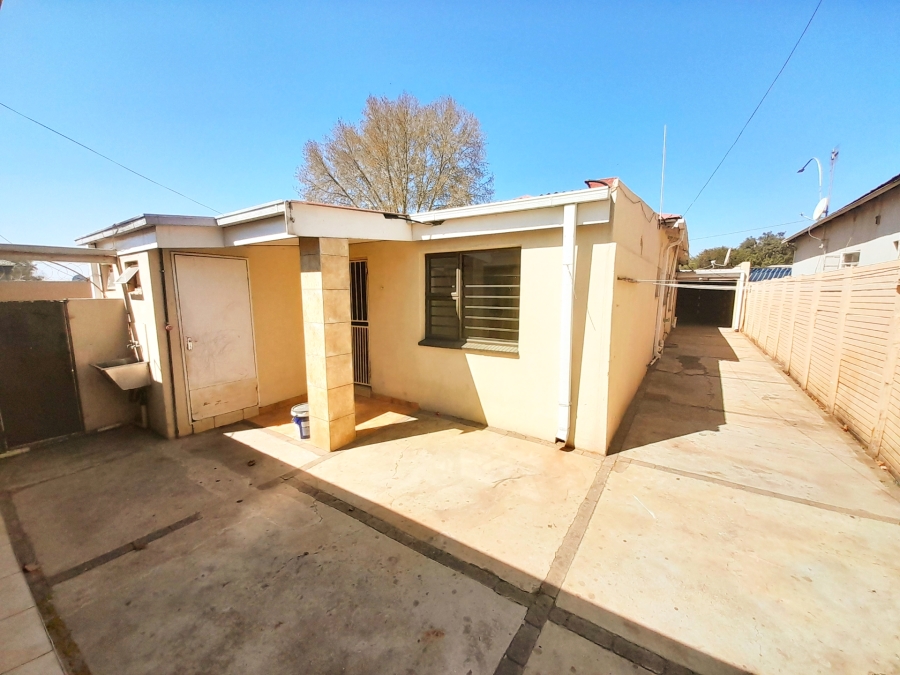 4 Bedroom Property for Sale in Bezuidenhout Valley Gauteng