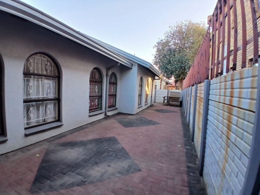 4 Bedroom Property for Sale in Actonville Gauteng