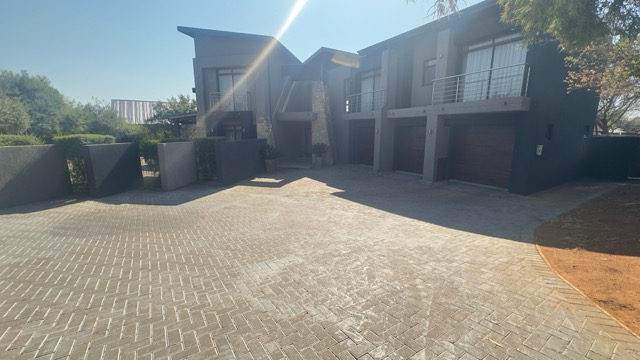 5 Bedroom Property for Sale in Serengeti Lifestyle Estate Gauteng