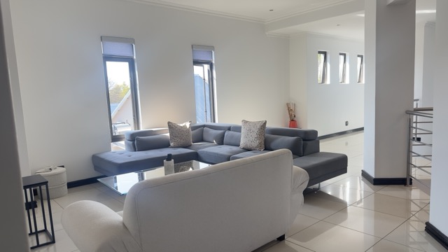 5 Bedroom Property for Sale in Serengeti Lifestyle Estate Gauteng