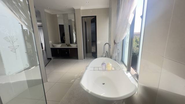 5 Bedroom Property for Sale in Serengeti Lifestyle Estate Gauteng