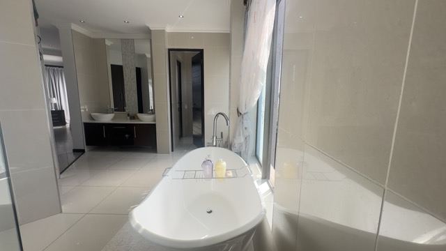 5 Bedroom Property for Sale in Serengeti Lifestyle Estate Gauteng