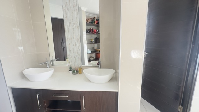 5 Bedroom Property for Sale in Serengeti Lifestyle Estate Gauteng