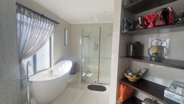 5 Bedroom Property for Sale in Serengeti Lifestyle Estate Gauteng