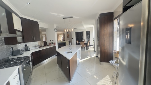 5 Bedroom Property for Sale in Serengeti Lifestyle Estate Gauteng